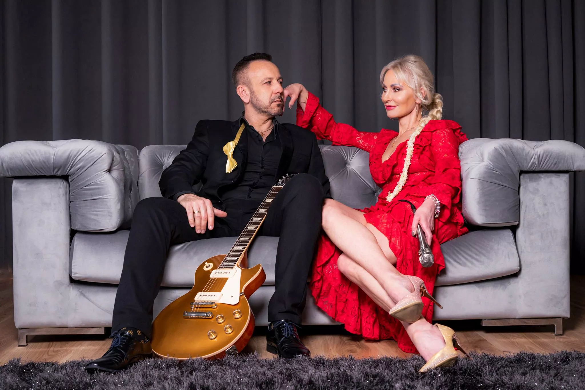 Popularna gwiazda disco polo w objęciach znanego szpiega?! Materiały budzą emocje 